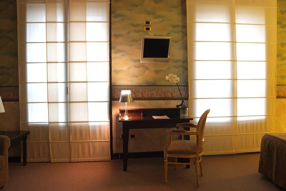 Qc Room Milano Porta Romana 4*, Milaan