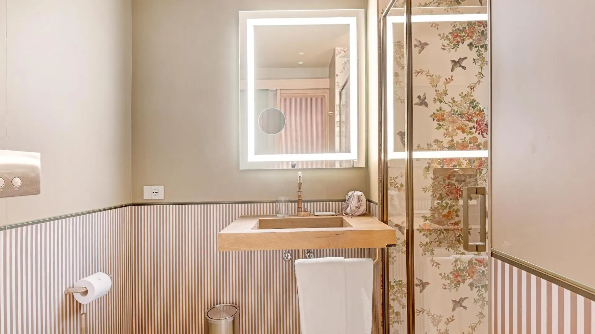 Qc Room Milano Porta Romana 4*, Milan Italy