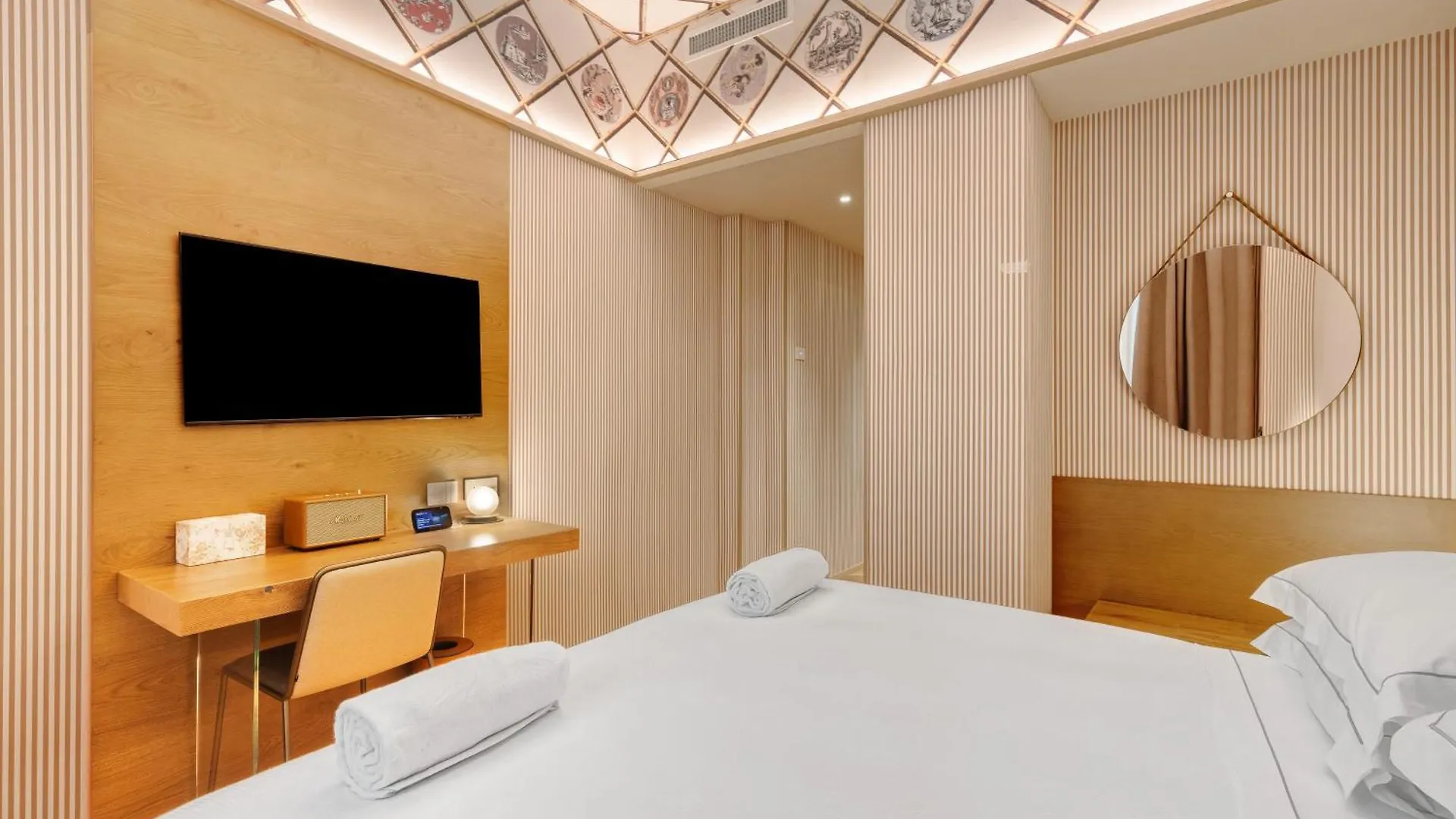 Qc Room Milano Porta Romana 4*, Milan Italy