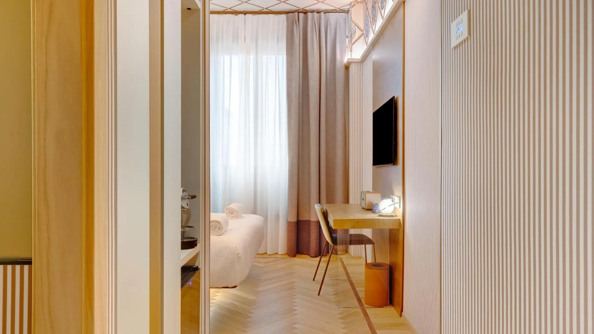 Qc Room Milano Porta Romana 4*, Milan Italy