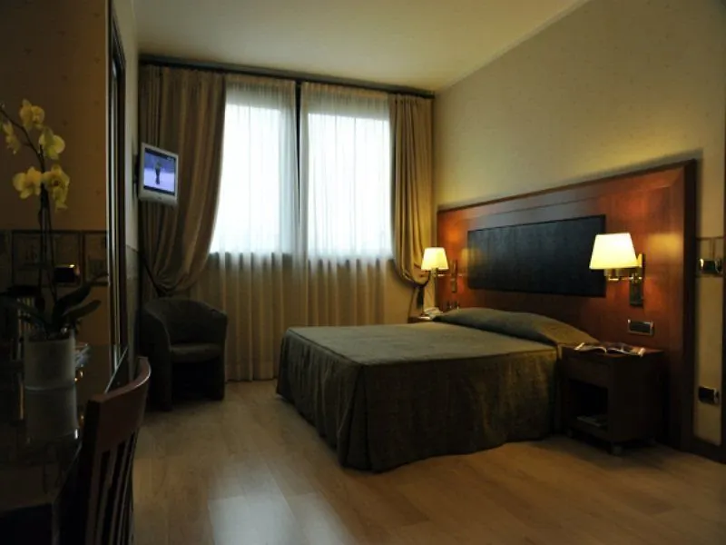 Qc Room Milano Porta Romana מילאנו