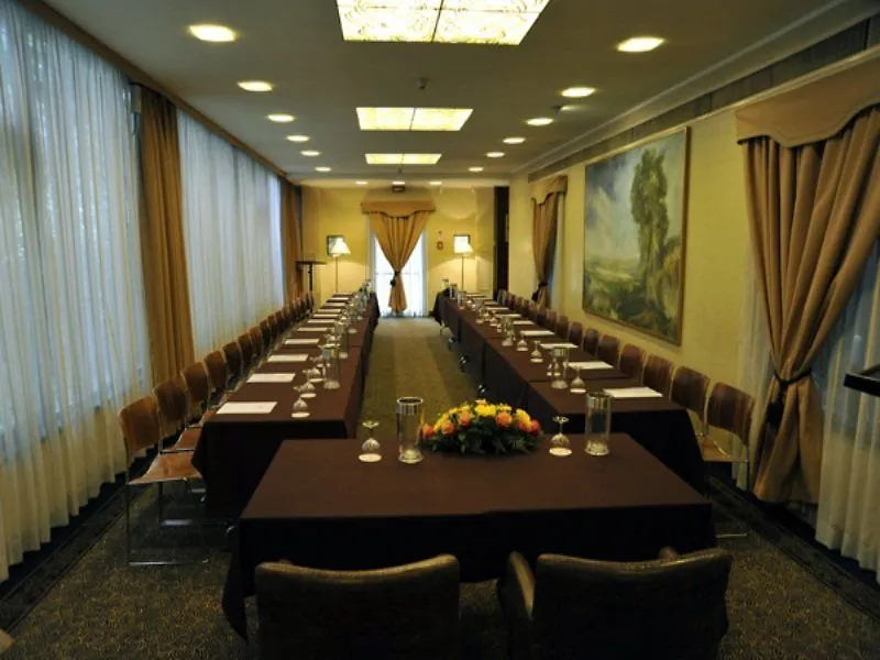 Qc Room Milano Porta Romana 4*, Milan